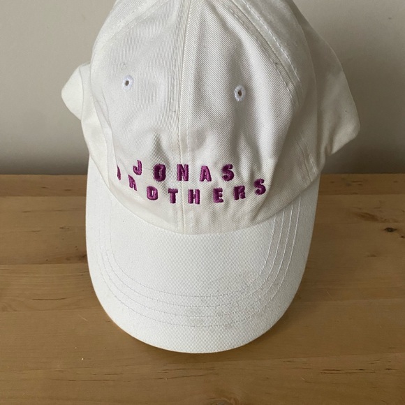 Jonas Brothers Concert Merch - Picture 1 of 4